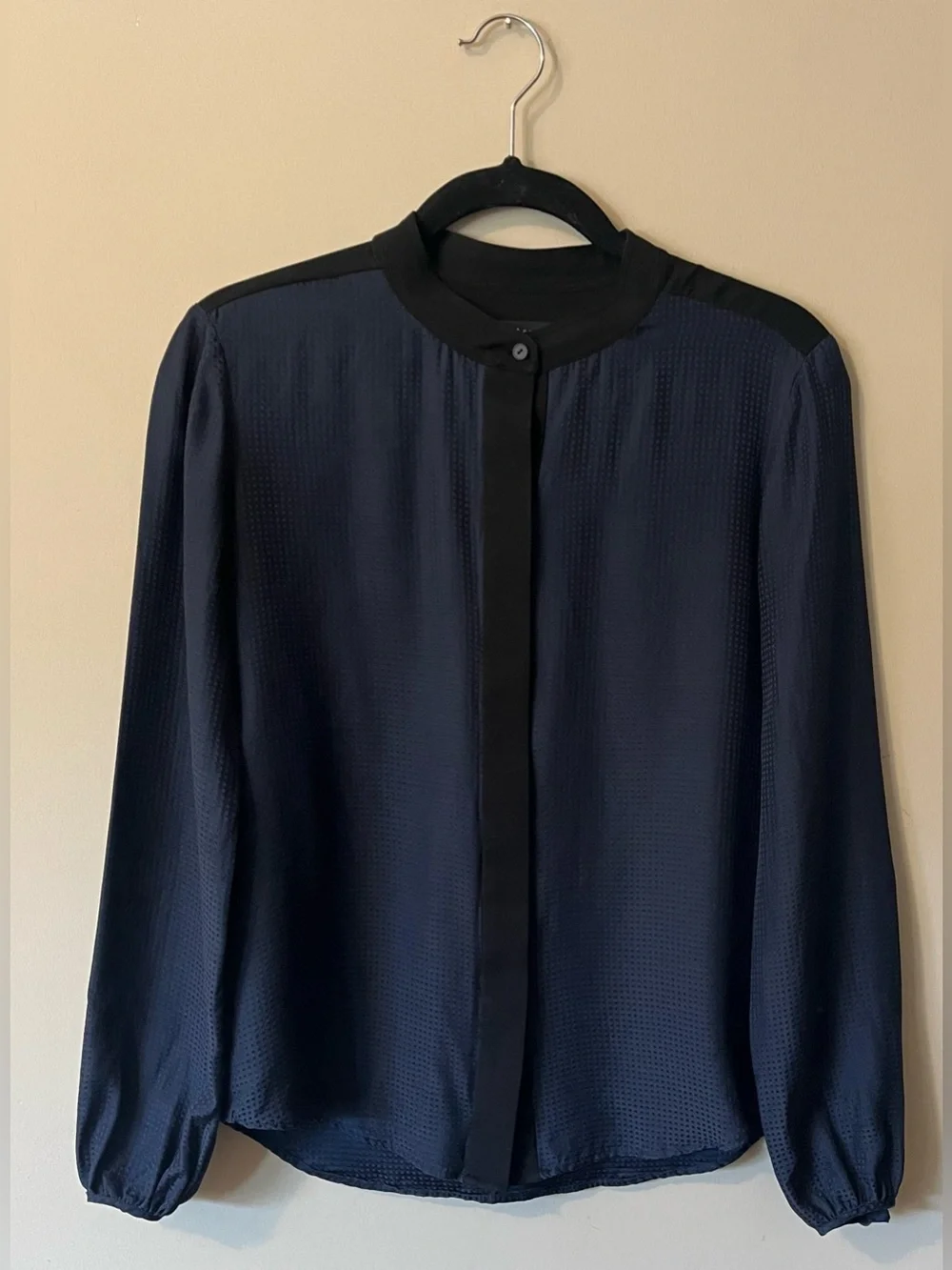 Theory Navy & Black Silk Hidden Placket Blouse Size Small - Picture 2 of 8